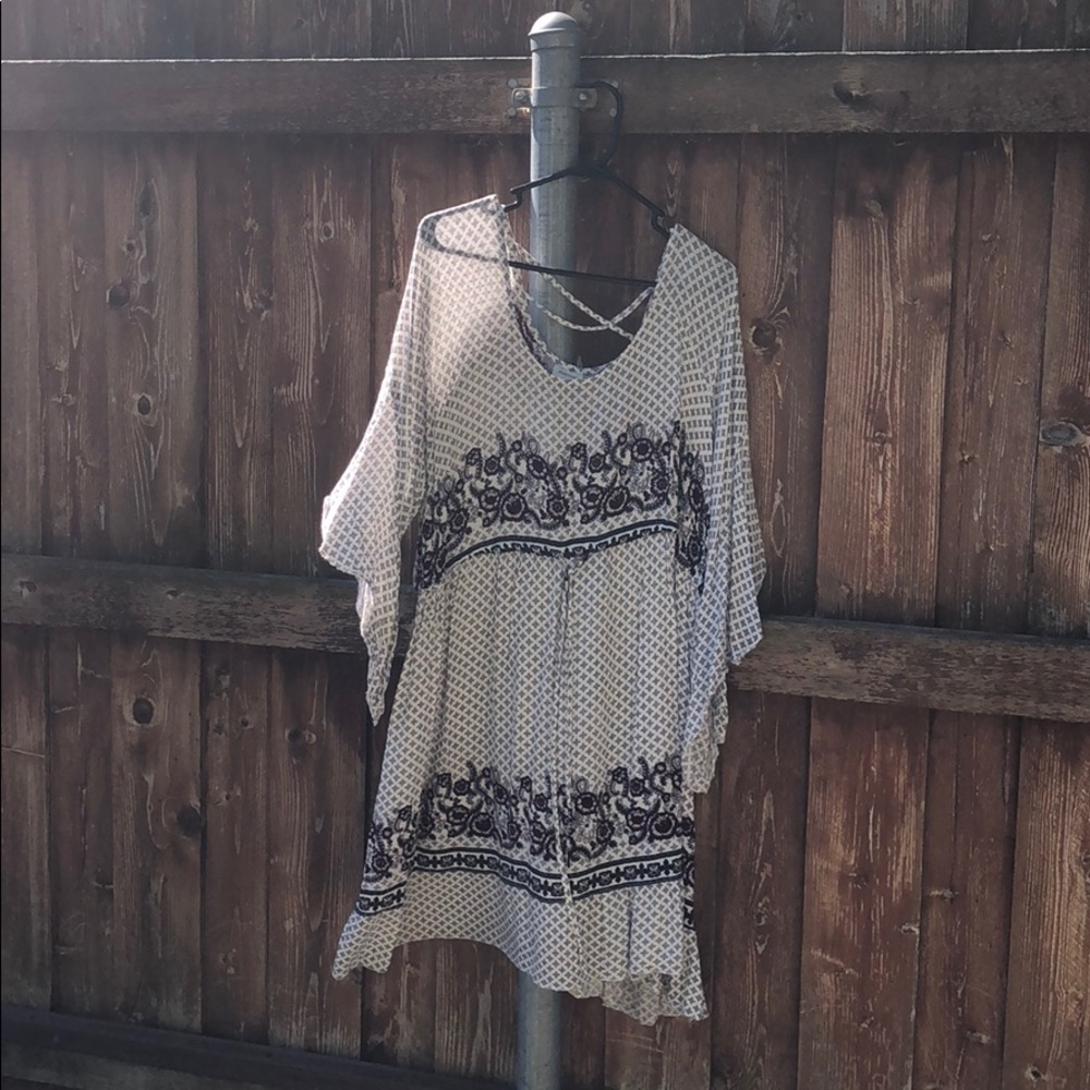 Vintage look dress with bell sleeves